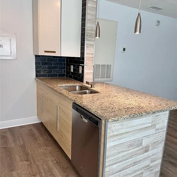 2585 Grassy Point Dr #111 — Photo 7