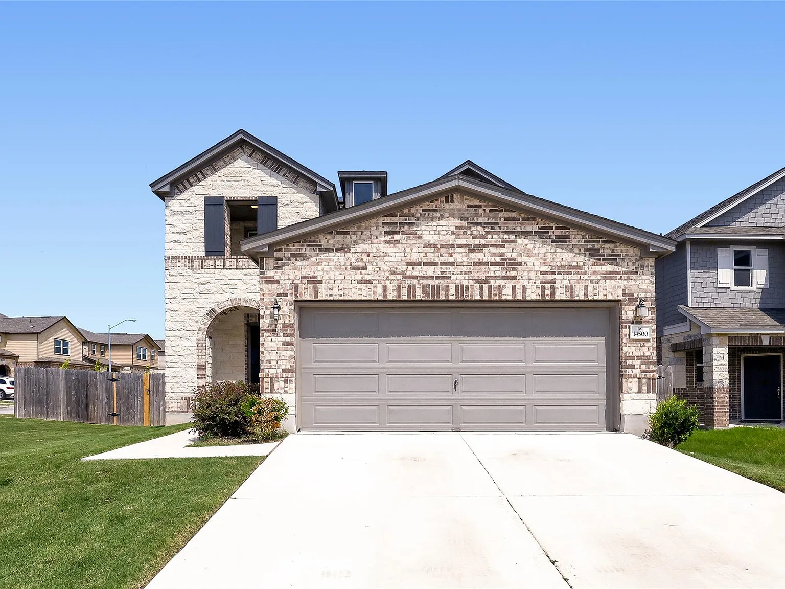 5 bed, 3.5 bath, 2518 sqft, $2,900 — Photo 2