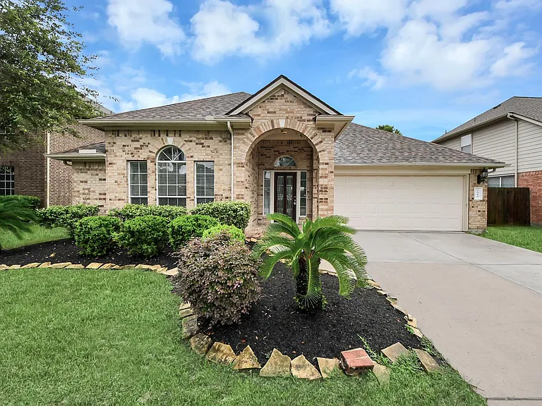 2412 Appian Way — Photo 38
