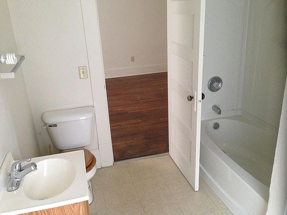 5th image of 141 Lake St APT 4