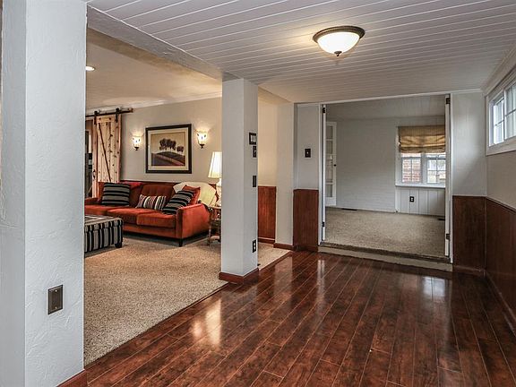 4th image of 309 E Dixon Ave