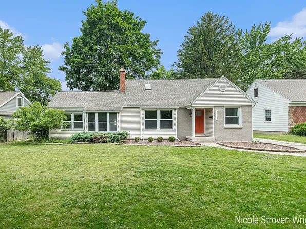 2125 Englewood Dr SE, East Grand Rapids, MI 49506