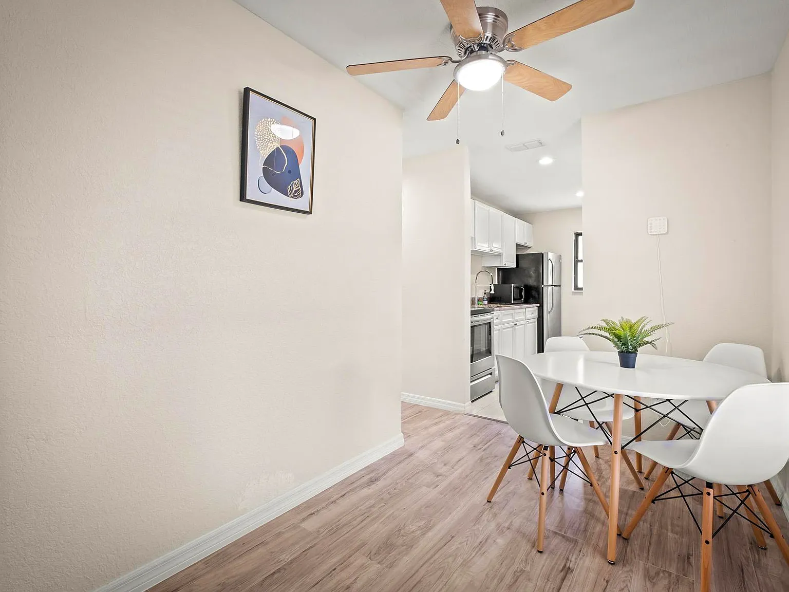 4 bed, 2.5 bath, 1248 sqft, $901 — Photo 3