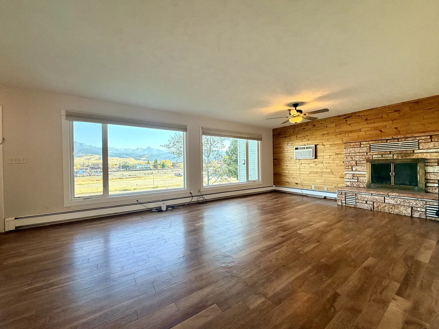 205 East Chinook Street - 1 - up — Photo 3