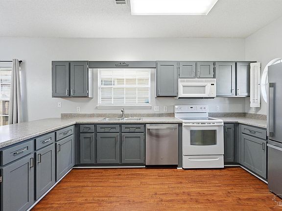 3rd image of 211 Wildflower Ln