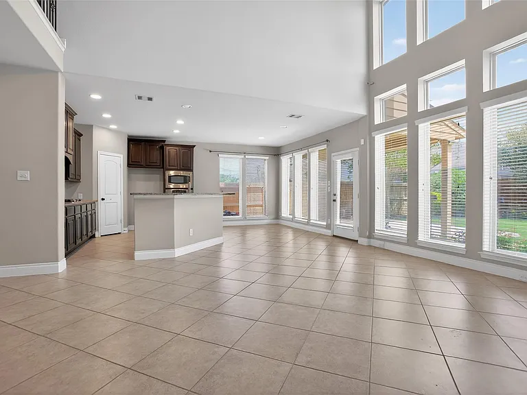6535 Arroyo Springs Ln — Photo 11