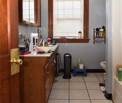 5th image of 8-10 S Carpenter St