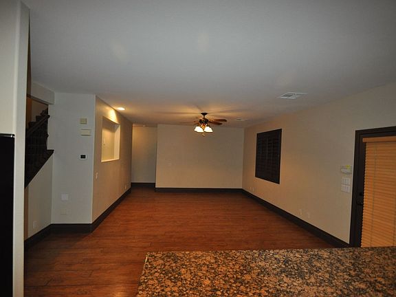 3rd image of 696 Vineland Ave