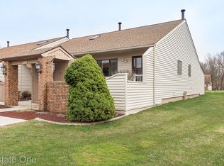 62071 Yorktown Dr UNIT 6, South Lyon, MI