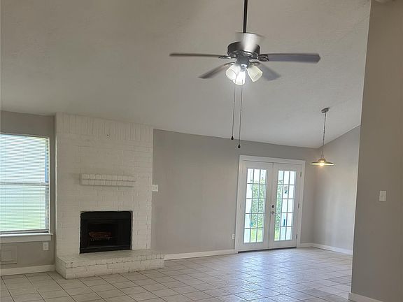 3rd image of 4019 Donalbain Dr