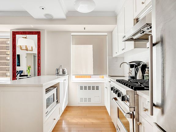 5th image of 420 E 58th St APT 25A