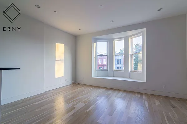 Rented by ERNY LLC | media 18