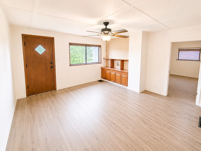 1445 Hulton Rd — Photo 2