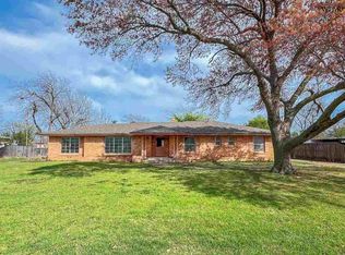 812 S Ash St, Archer City, TX 76351