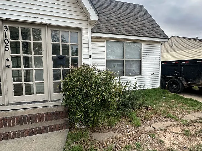 3105 S Harrison St — Photo 2
