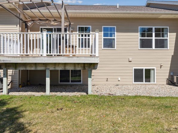882 Center Park Dr SW, Byron Center, MI 49315