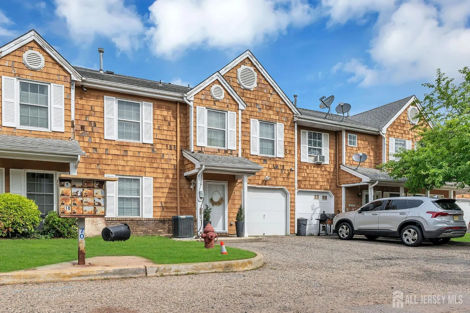 3 bed, 1.5 bath, 1089 sqft, $3,100 — Photo 2
