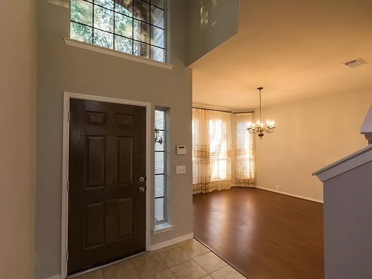 2511 Sun Spot Ln — Photo 3