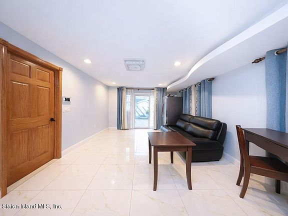 4th image of 234 Barclay Ave