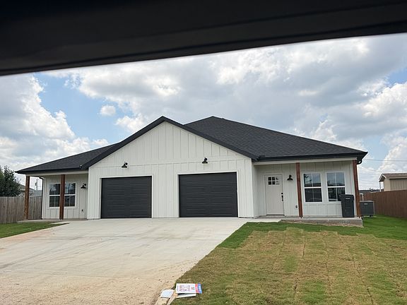 4th image of 1308 W Beech Dr #A