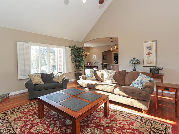 5th image of 806 Foxboro Dr