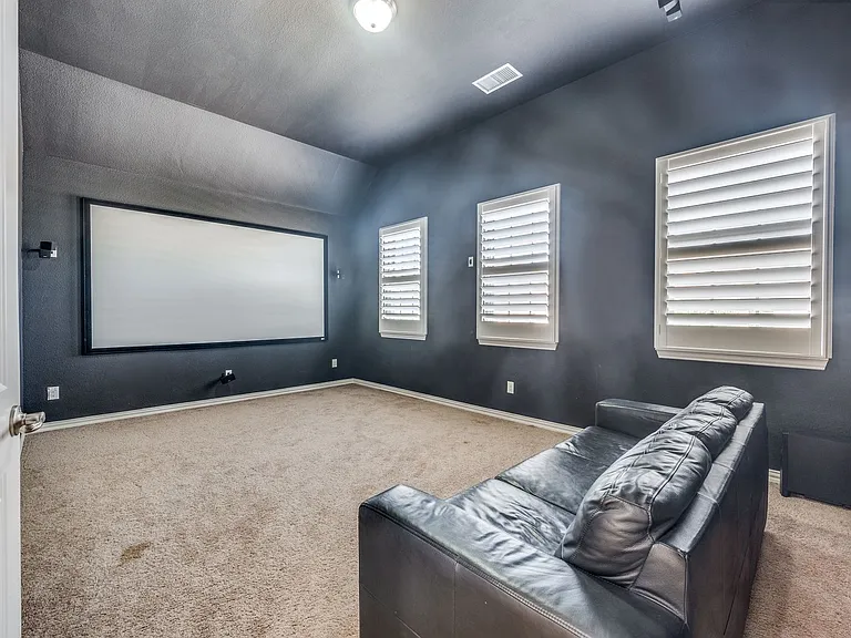 7340 Beranger Dr — Photo 21