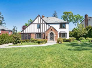 305 Mill Spring Rd, Manhasset, NY 11030