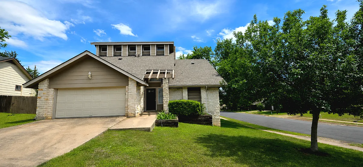 Building Photo - 1701 Brokenshoe Dr