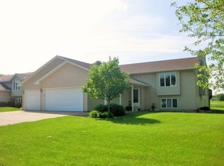 1525 Springwood Ln, Faribault, MN 55021