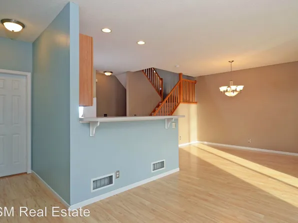 2693 New Century Ln E, Maplewood, MN 55119