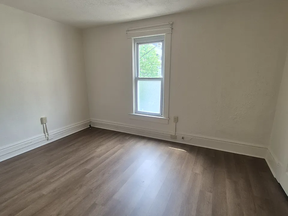 207 1/2 Market St #3