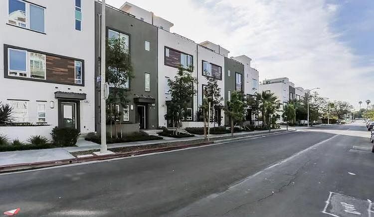 1st image of 5130 Melrose Ave