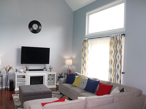 2nd image of 214 N Park Blvd