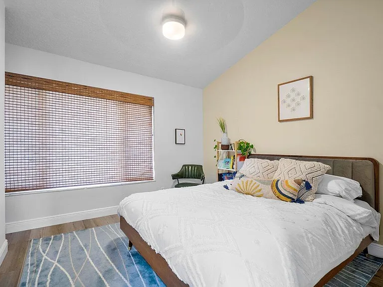 6085 Robinson St — Photo 17