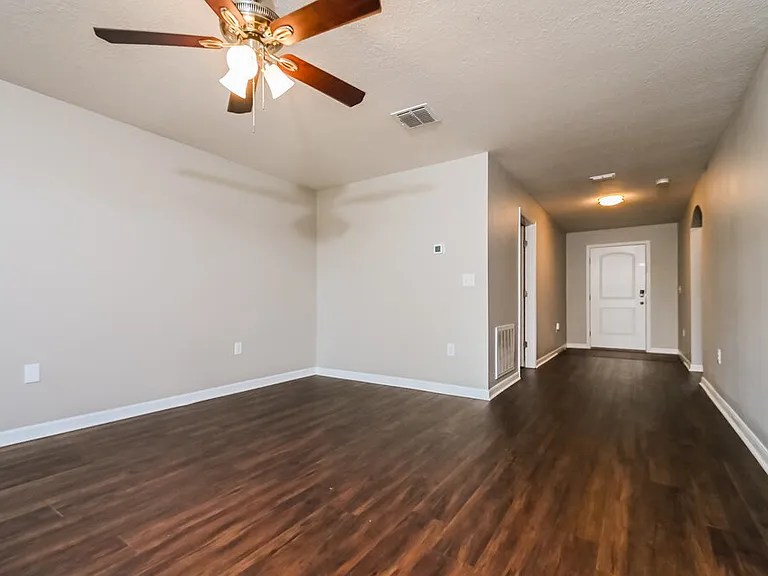 720 Chatham Walk Dr — Photo 3