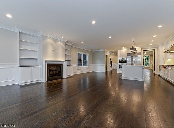 5th image of 2019 W Wellington Ave #1