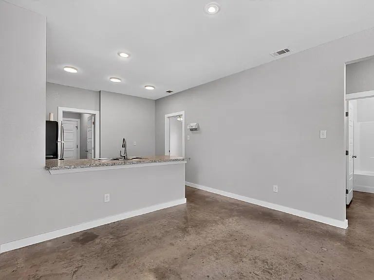 213 S Baugh St — Photo 8