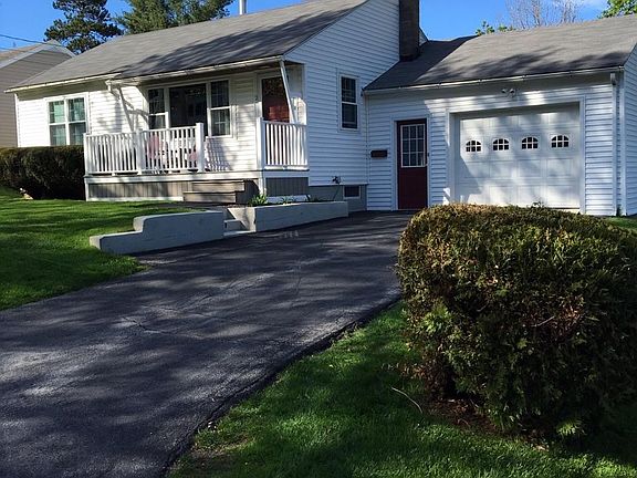2nd image of 2 Edgewood Dr