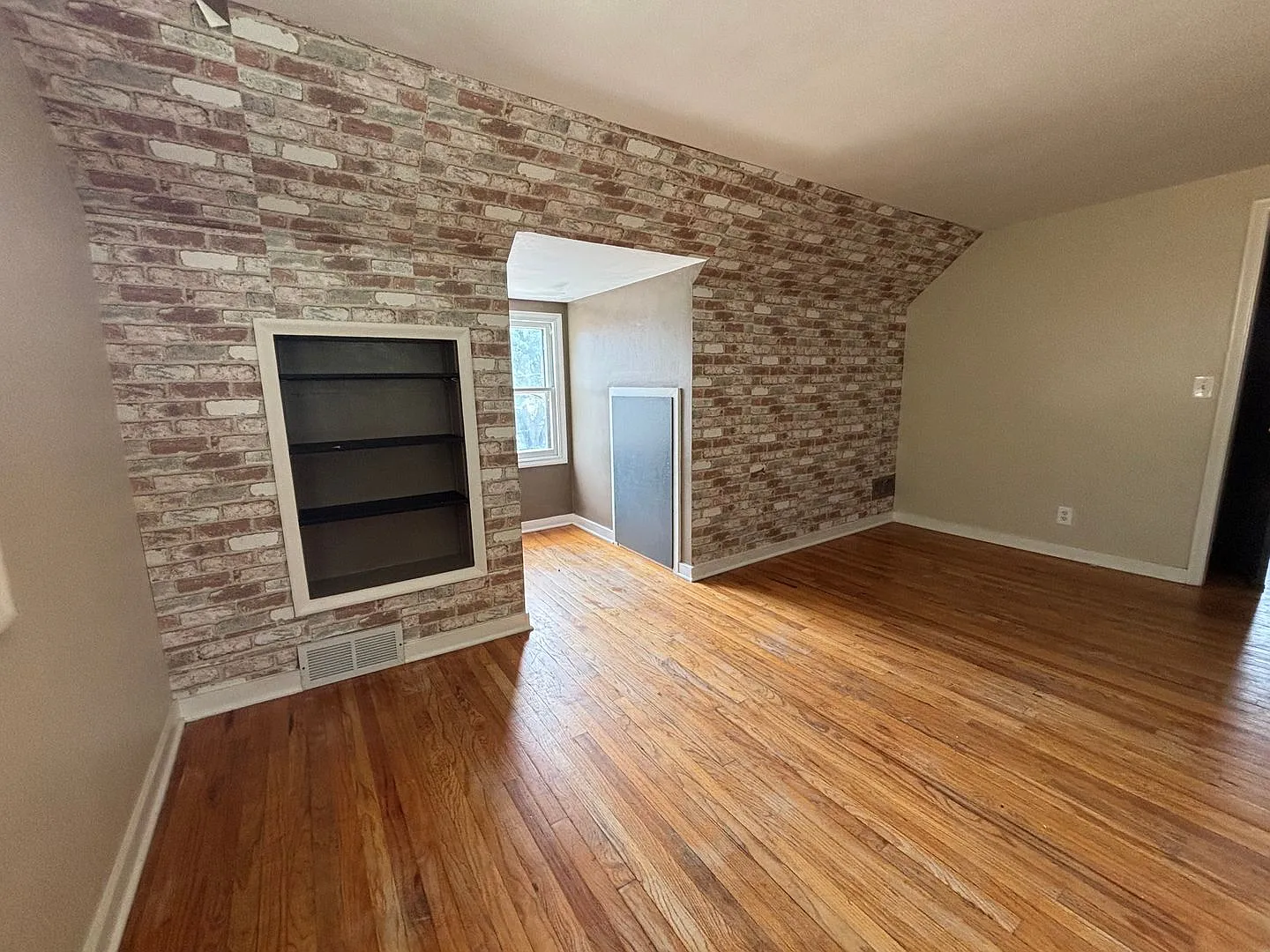 4520 Lafayette Ave — Photo 2