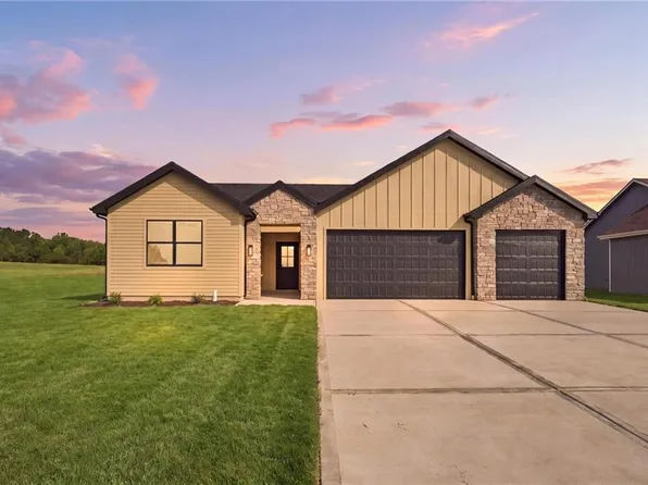 1102 Bluestem Cir, Baldwin City, KS 66006