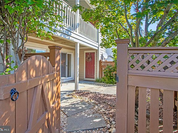 2nd image of 6068 Essex Ct House A-6068a