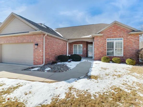 17 Monarch Dr, Bloomington, IL 61704