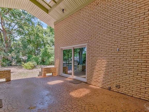 4th image of 8033 Hendrix Ave