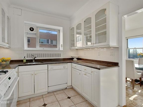4th image of 25 Sutton Pl S APT 20M