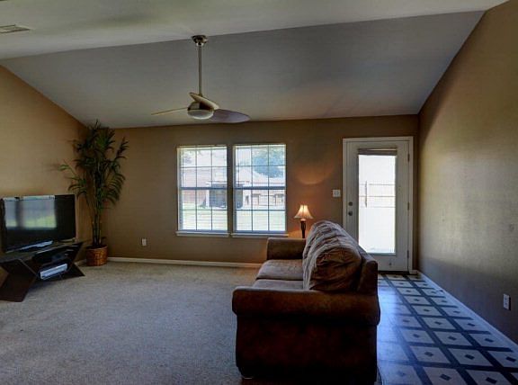 3rd image of 416 Jennings Blvd