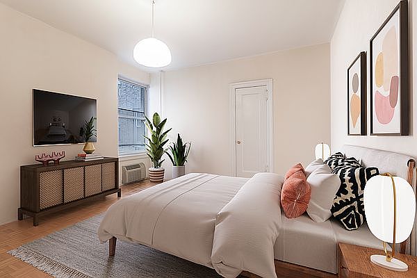2nd image of 200 W 93rd St APT 6G