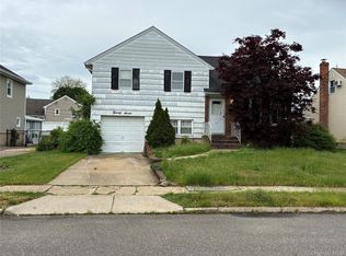 27 Elizabeth Drive, Bethpage, NY 11714