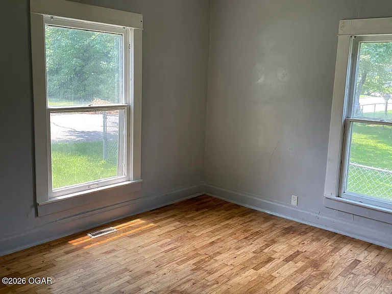 1417 Crow St — Photo 18