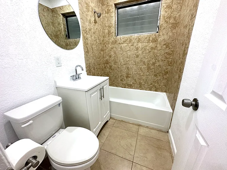 2319 NW 12th Ct — Photo 10
