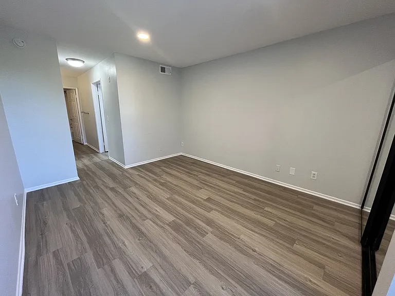 5235 Kester Ave — Photo 52